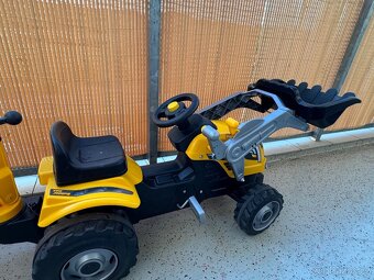 Traktor na šlapání s nakladačem a bagrem Builder - 3