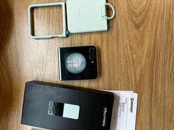 samsung Z flip 5 ,512 GB po reklamaci a pouzdro nepoužité - 3