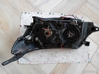 Pravé přední světlo Subaru Forester SH - 3