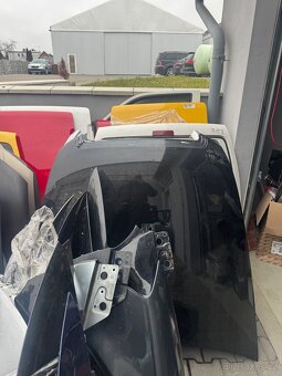 Různé díly Skoda Audi bmw VW Caddy pri větším odběru dveře k - 3