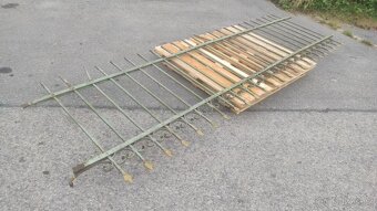 Starý železný plot, plotové dílce, 7,9 bm - 3