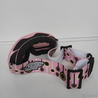 Lyžařská přilba s brýlemi - 3