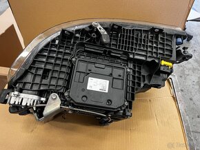 Přední pravé led světlo scania - 3