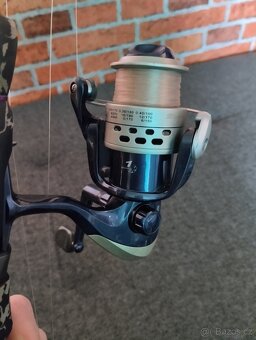 Téměř nový prut Toxic Delphin fialový s navijákem a vlascem - 3