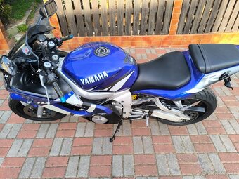 Yamaha R6 - 3