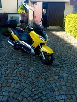 YAMAHA X MAX - 3