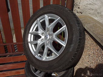 Volvo XC60 - zánovní zimní alu kola 18" pneu Pirelli DOT 24 - 3