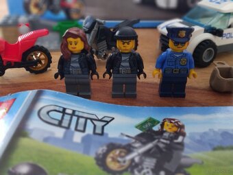 Lego 60042 - 3