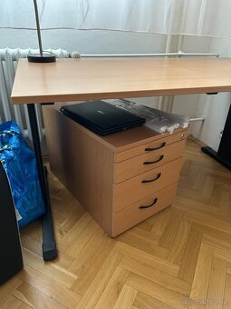 Kancelářský stůl - 3