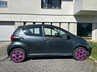 Toyota Aygo 2008, tmavě-šedá metalíza, pětidveřová verze - 3
