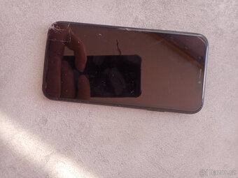 Apple iPhone XR 64GB - 3
