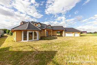 Dům 5+kk o ploše 259 m2 - Sány, Sány - 3