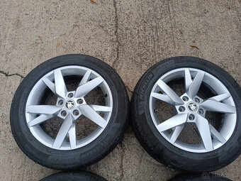 Škoda Octavia IV - alu 6,5x17 et46 + letní 205/55/17 - 3