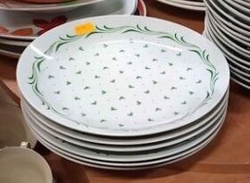 sháním čs.porcelánové talíře z 80. let s tímto dekorem - 3