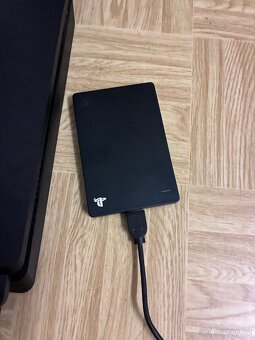 Ps4 slim 500GB + 2TB disk + 4 hry - 3