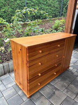 Masivní dřevěná komoda - 3