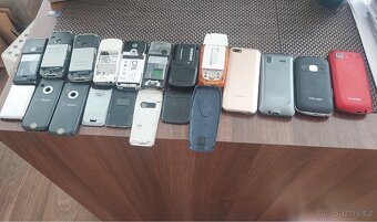 Různé tlačítkové telefony - 3