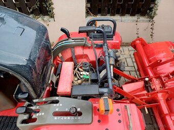 Yanmar Ke 4 UFO. 3 válcový diesel, 15 HP, 4x4 - 3