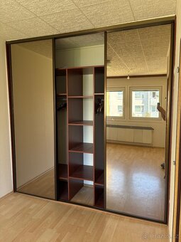 zrcadlová skříň - posuvné dveře - 3