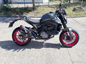 Prodám Ducati Monster 937 šedý - 2023 - 4.436 km - 3