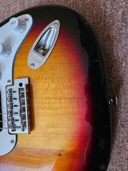 Fender Squier Stratocaster + obal - 3