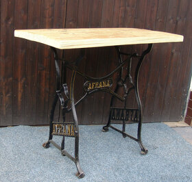 Stolek ze starožitného šicího stroje Afrana - 3
