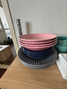 Ikea, talíře, misky, hrnky, podtácky, dekorace, etažér - 3