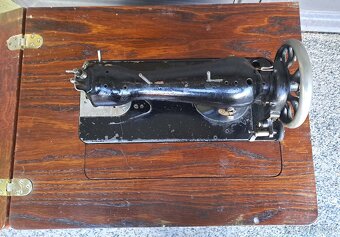 Starý šicí stroj - 3