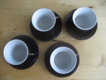 Keramické hrnečky s talířky - 3