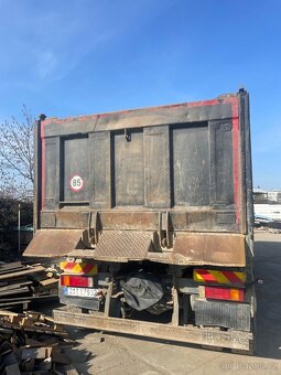 Sklápěč 8x4 - IVECO - 3