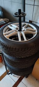 Prodám sadu Alu disků se zimními pneu 205/55 R17 na BMW. - 3