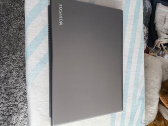 TOSHIBA '13' celokovový notebook jako nový - 3