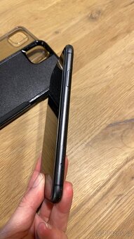 Prodám černý iPhone 11 65GB - top stav - 3