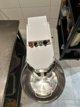 Prodám hnetač na 50kg testa 60l - 3