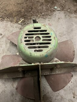 Elektromotor MEZ Mohelnice 3AP71-6S s vrtulí - 3