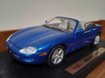 1:18 MAISTO - Jaguar XK8 (1996) modrá - 3