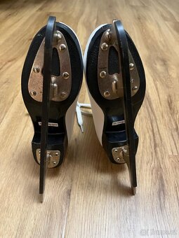 Prodám dívčí brusle Crowned, EU 33 - 3