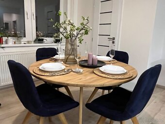 Masivní dubový jídelní stůl - 3