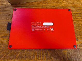 One by Wacom M - 3