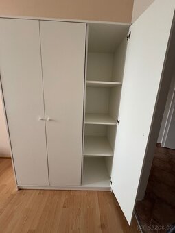 Třídveřová skříň - 3