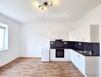 pronájem bytu 2+kk 48m2 po rekonstrukci 4. patro cihla výtah - 3