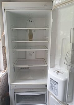 LEDNICE S MRAZAKEM,VELKA,PLNE FUNKCNI - 3