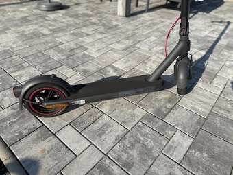 Elektrická koloběžka Xiaomi Electric Scooter 4 Pro EU - 3