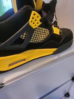 Air Jordan 4 Retro - 3