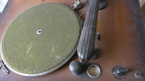 Starý gramofon 50. léta - 3