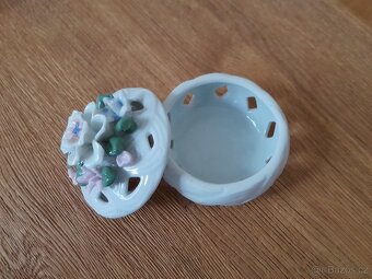 Porcelánová dóza - 3