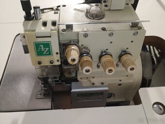 Průmyslový Šicí stroj overlock - 3