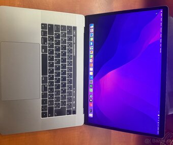 MacBook Pro 15" (2016) – i7 / 16 GB RAM / Retina displej - 3