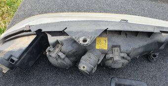 Světlomety Peugeot 406 - 3