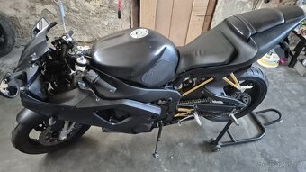 Yamaha R1 - 3